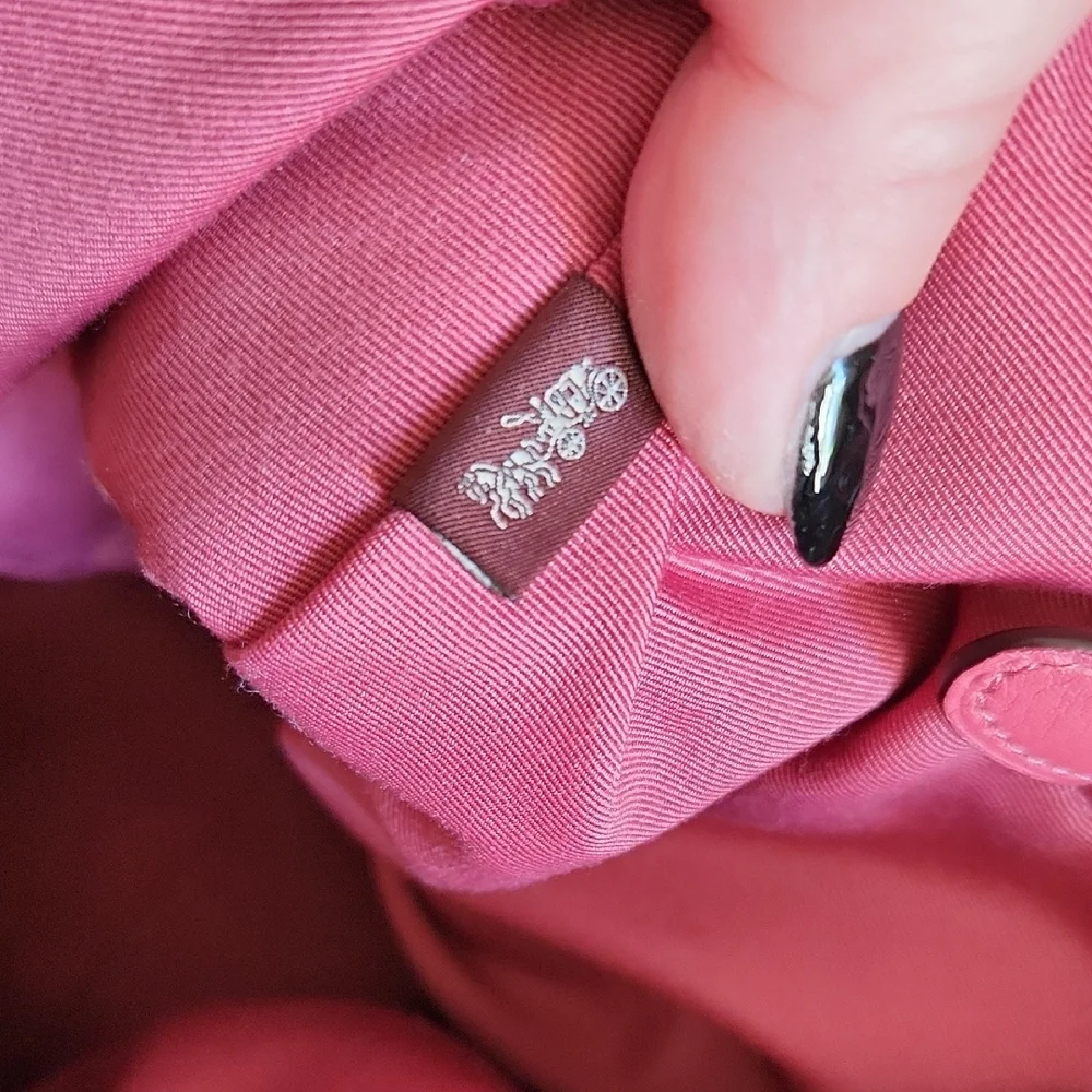 🖤Coach 1941 Dark Pink Leather Chain Tote with Gold Accents And Metal Hang Tag - Picture 12 of 13